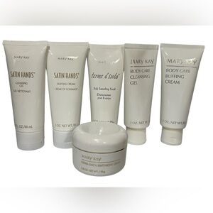 ⭐️NWT⭐️ Mary Kay Satin Hands and Body Care Kit